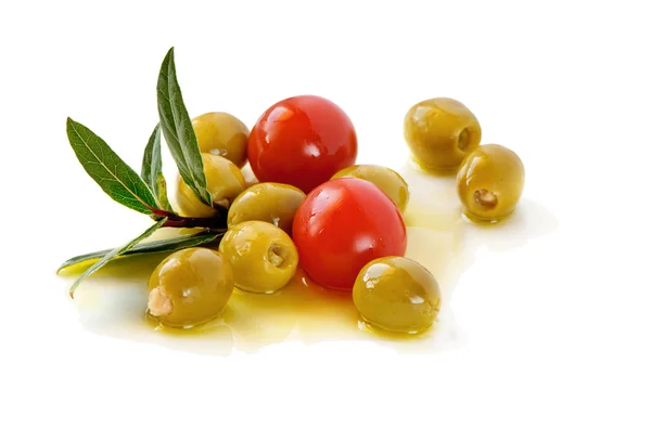 Olijven en tomaten — Stockfoto