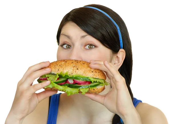 Mujer joven con sándwich aislado sobre fondo blanco — Foto de Stock