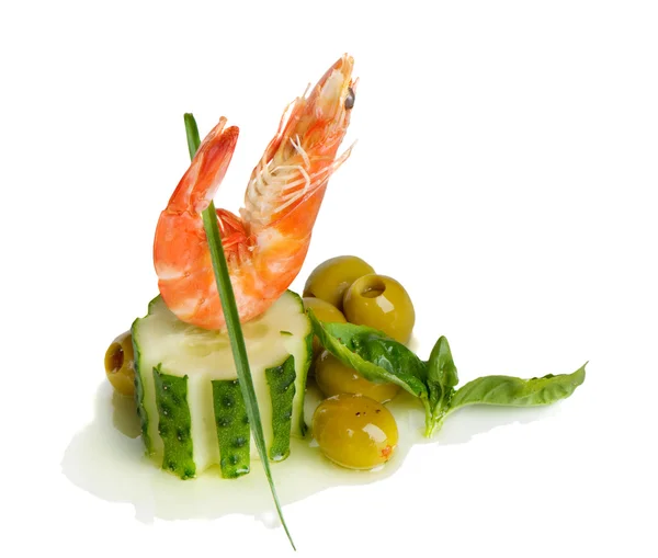 Krevety a zelené olivy — Stock fotografie