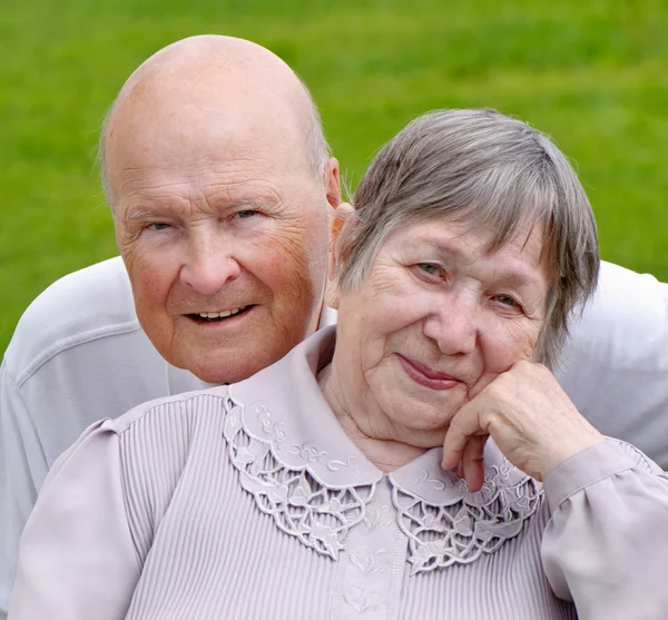Äldre kvinna och man — Stockfoto