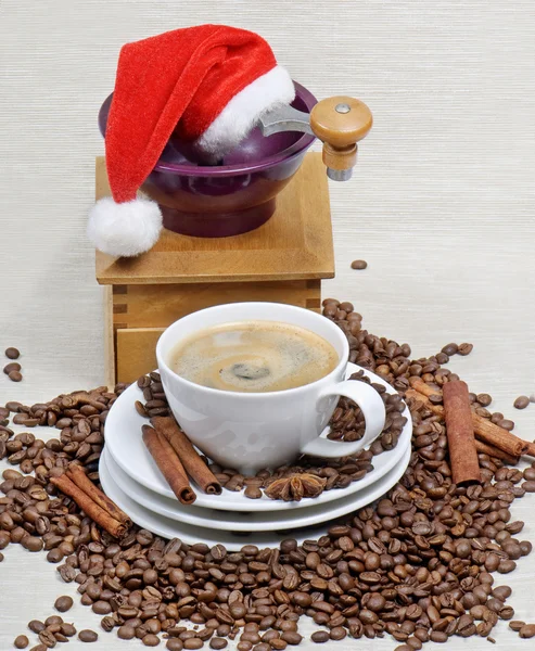 Molinillo de café de Navidad y taza de café —  Fotos de Stock