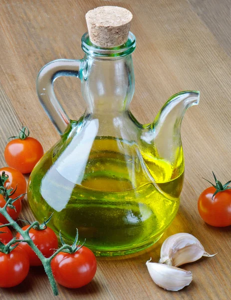 Olivenöl und Tomaten — Stockfoto
