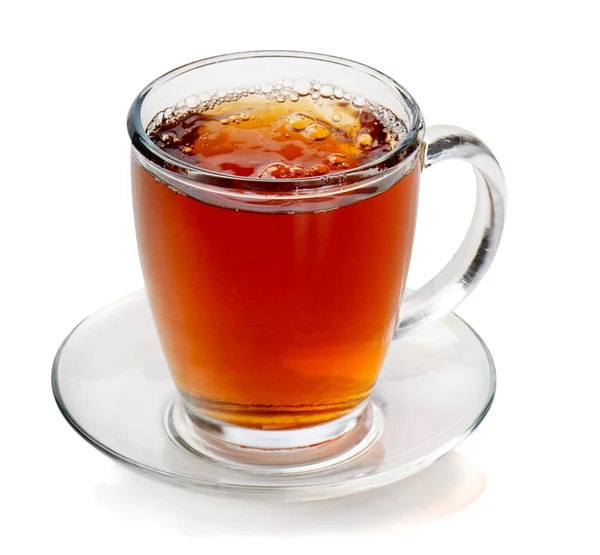 白い背景に隔離されたカップの中の紅茶 — ストック写真