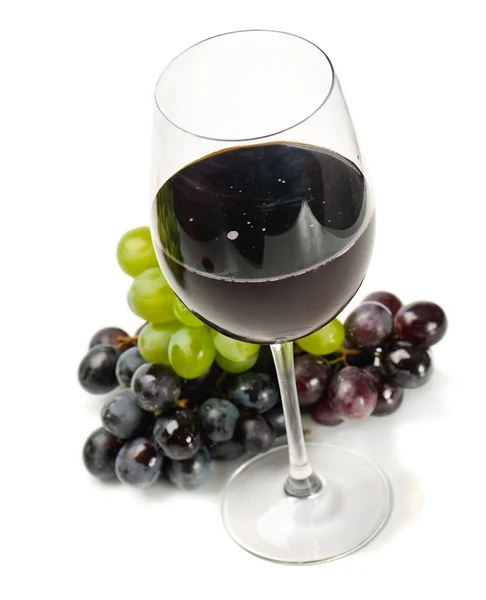 Red wine and grapes isolated on white background — Stock Photo, Image