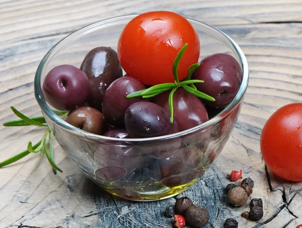 Azeitonas, tomates — Fotografia de Stock