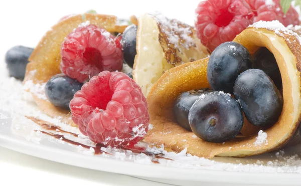 Pancakes topped with blueberries,raspberries and Powdered sugar — Stock Photo, Image