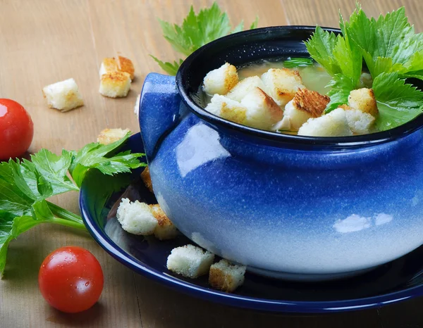 Sopa de verduras con croutons y perejil —  Fotos de Stock