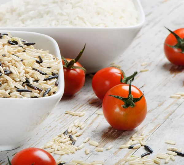 stock image Wild and whole grain brown rice and tomatoes