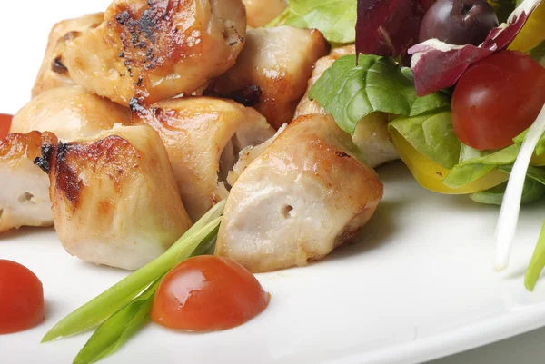 Grilled chicken and salad — Stock Photo, Image
