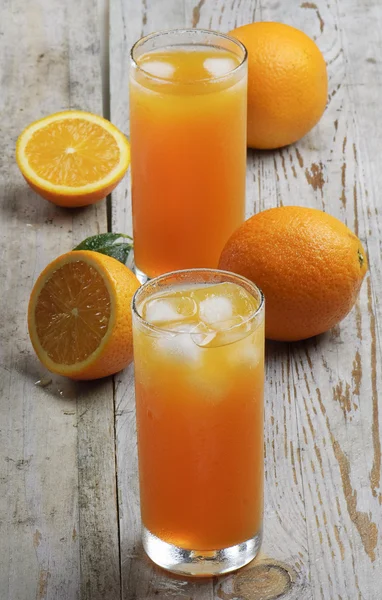 Orangen- und Orangensaft — Stockfoto