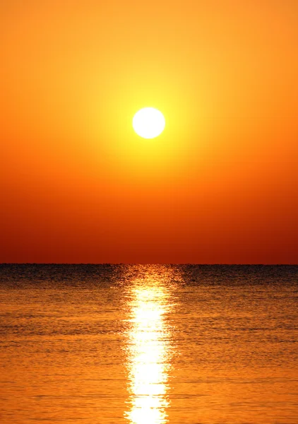 Lever de soleil sur la mer — Photo