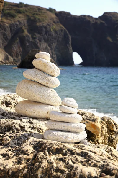 Stacks of stones on the beach — Stock Photo, Image
