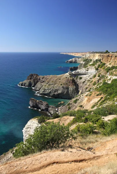 La costa del mar Negro cerca del cabo Fiolent, la Crimea, Ucrania — Foto de Stock