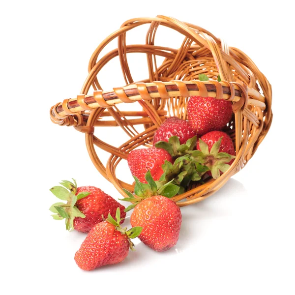 Strawberries in basket — Stockfoto