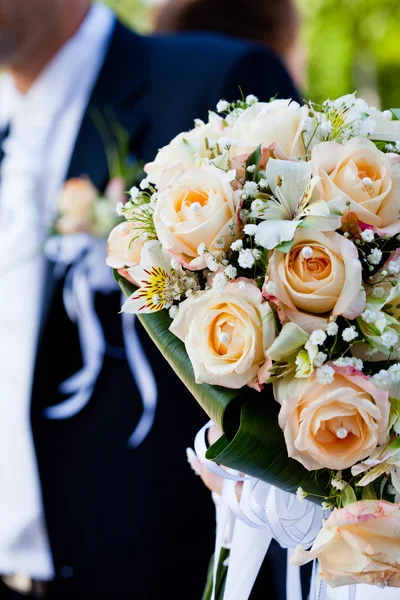 Wedding peach-coloured bouquet — Stock Photo, Image