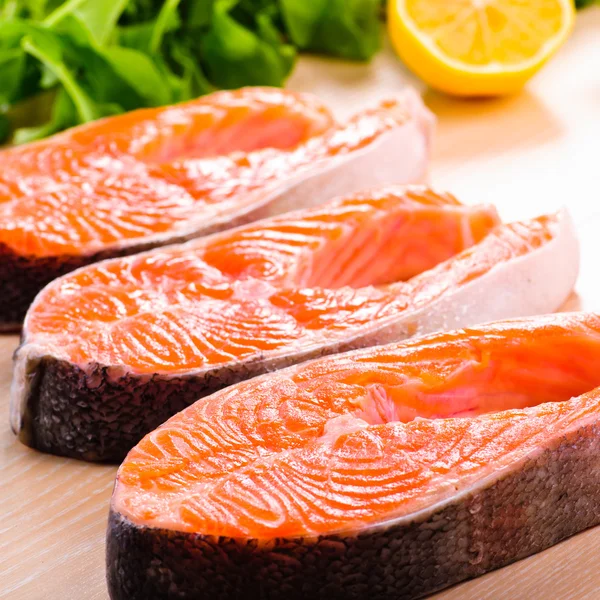 Bife de salmão cru — Fotografia de Stock