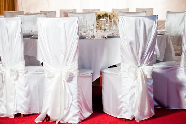 Ensemble de table ronde mariage blanc — Photo