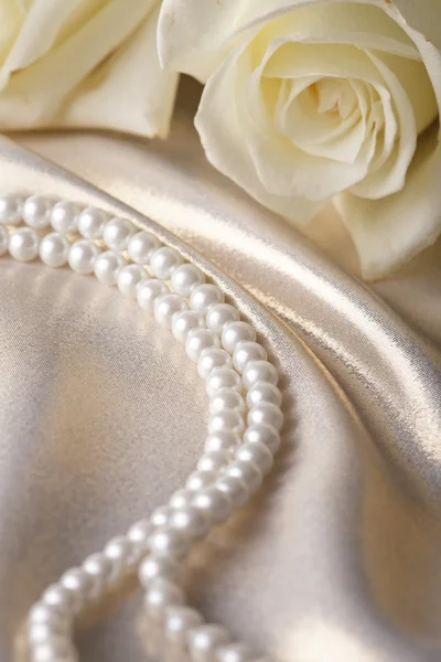 Perle di perle e rosa crema — Foto Stock