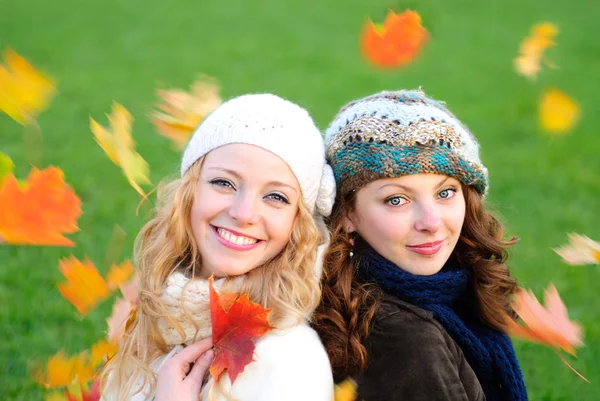Two girl under the maple — Stock Photo, Image