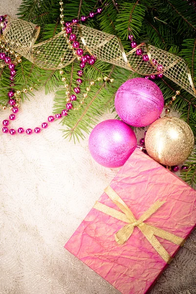 ピンクとゴールドのクリスマスの装飾 — ストック写真