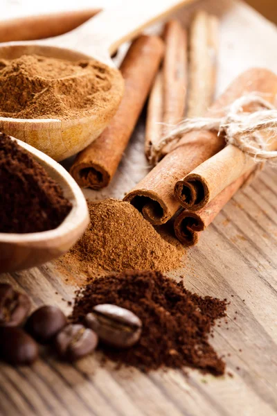 Coffee and cinnamon — Stock Photo, Image