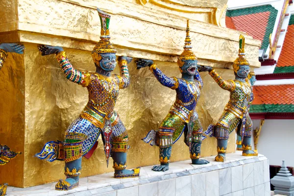Olbrzym w wat phra kaeo, Królewski pałac grand - bangkok, thaila — Zdjęcie stockowe