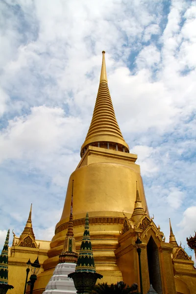 Golden pagoda in Grand Palace Bangkok Thailand — Stock Photo, Image