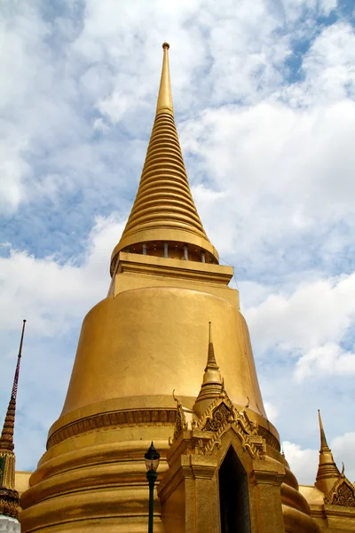 Golden pagoda Grand palace bangkok Tayland — Stok fotoğraf