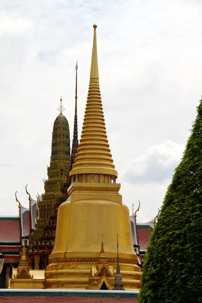 Pagode dourado em Grand Palace Bangkok Tailândia — Fotografia de Stock