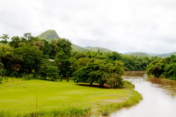 nehir ormanda, Tayland