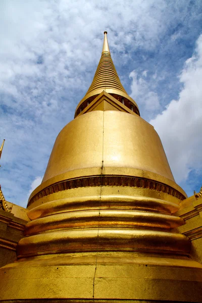 Pagoda de oro en el Gran Palacio Bangkok Tailandia — Foto de Stock