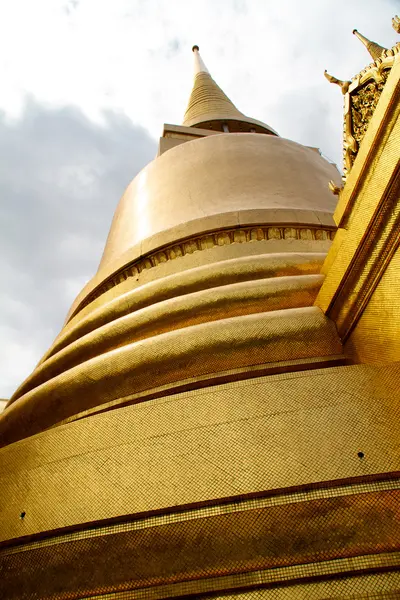 Goldene Pagode im Großen Palast Bangkok Thailand — Stockfoto