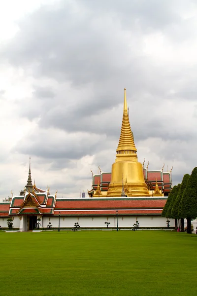 Wat phra kaew, grand palace, bangkok, tailandesas — Fotografia de Stock