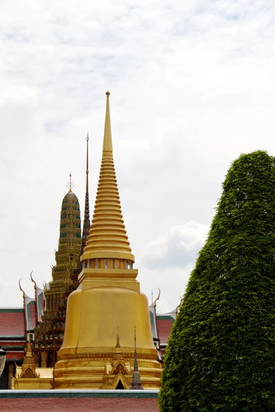 Pagoda de oro en el Gran Palacio Bangkok Tailandia — Foto de Stock