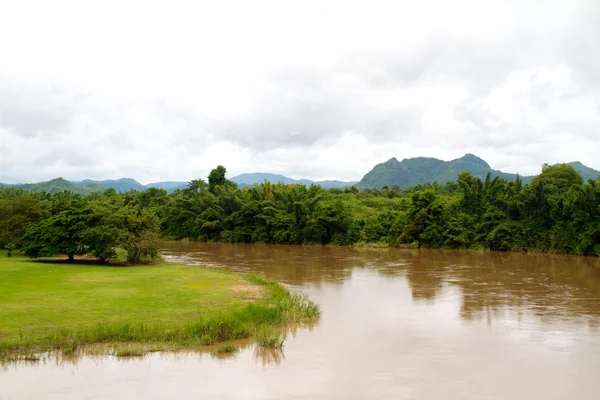 在丛林里，泰国河 — 图库照片