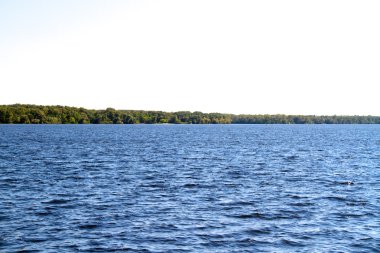 Dnipro Nehri'nin kıyısında