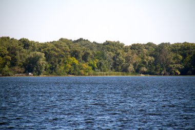 Dnipro Nehri'nin kıyısında