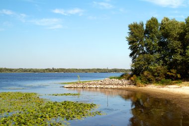 Dnipro Nehri'nin kıyısında