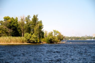 Dnipro Nehri'nin kıyısında