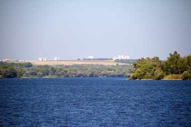 Dnipro Nehri'nin kıyısında