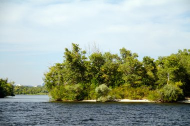 Dnipro Nehri'nin kıyısında