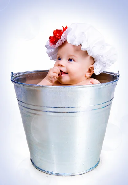 上一桶宝宝 — 图库照片