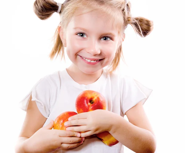 Χαριτωμένο κοριτσάκι με φρούτα — Φωτογραφία Αρχείου