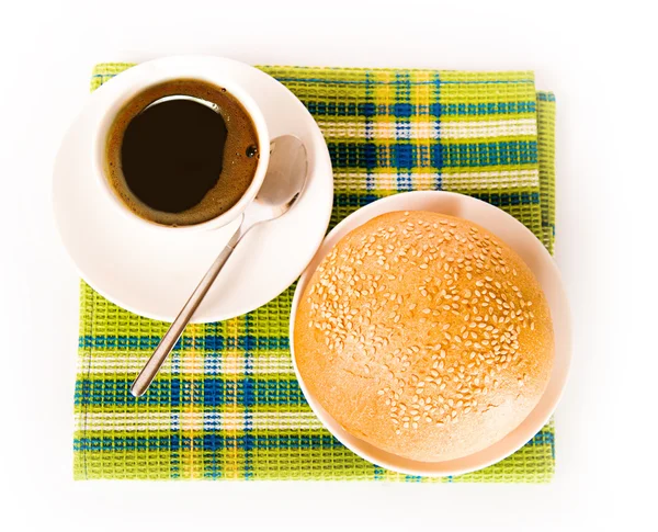 Кофе и свежеиспеченный хлеб — стоковое фото