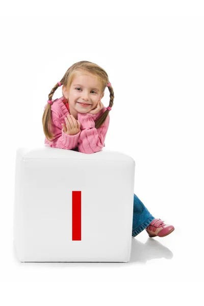 Niño en la cuadra con carta — Foto de Stock
