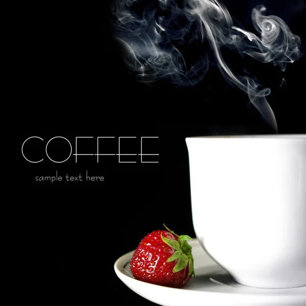 Caffè e fragola su nero — Foto Stock