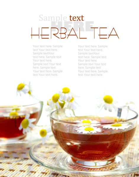 Šálky čaje a heřmánku květy — Stock fotografie