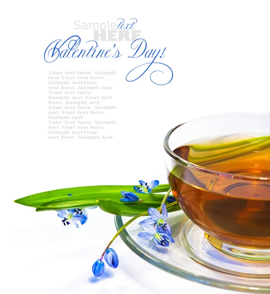 Tea in a transparent cup and flowers — Stock Photo, Image