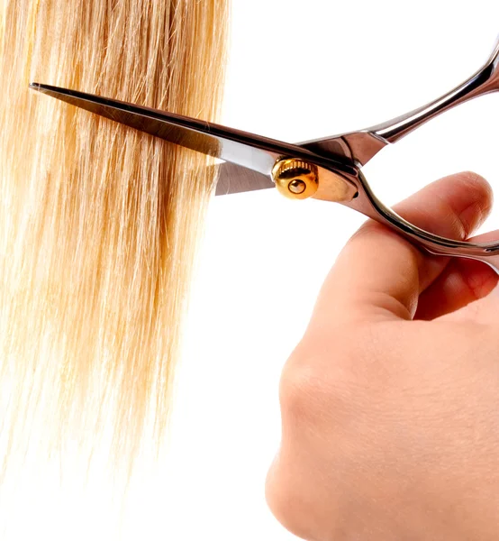 Forbici che tagliano la ciocca di capelli — Foto Stock