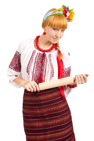 Hemmafru med brödkavel. kvinnan bär ukrainska nationella klänning — Stockfoto